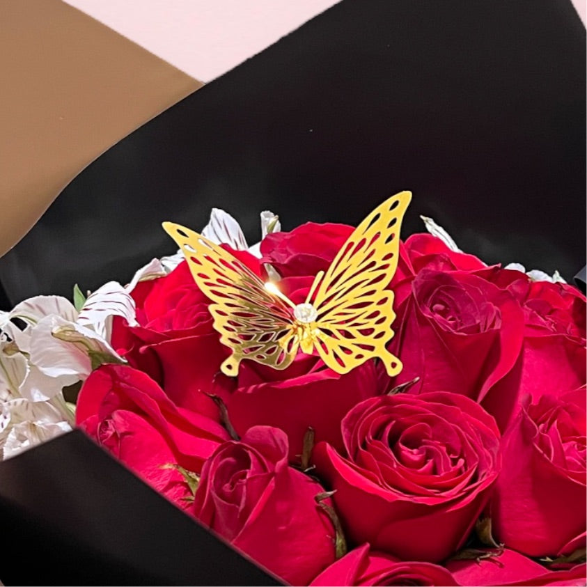 Ramo de rosas rojas con birrete